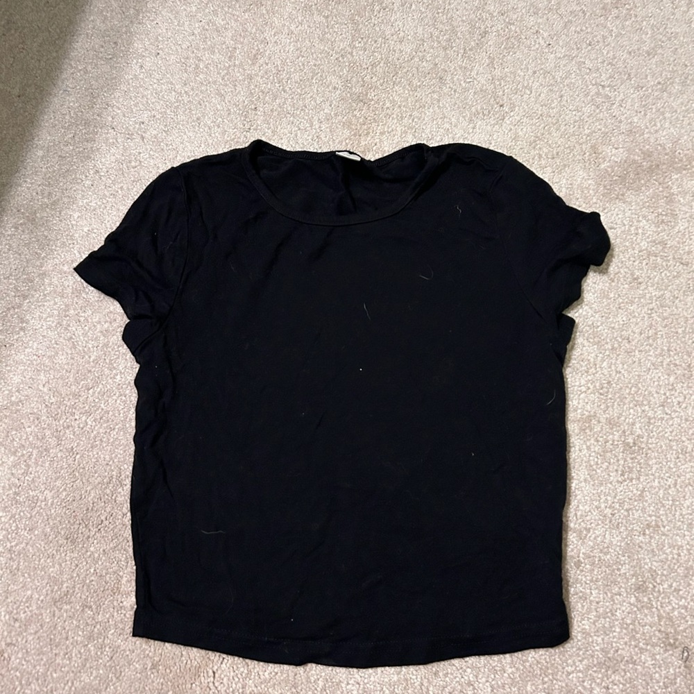 Cropped black tee